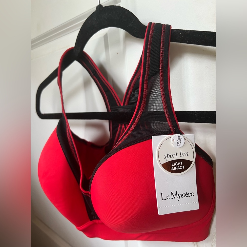 NWT Le Mystere Light Impact Wire Free Sports Bra  Color: Fiery Red 32F (32DDD)